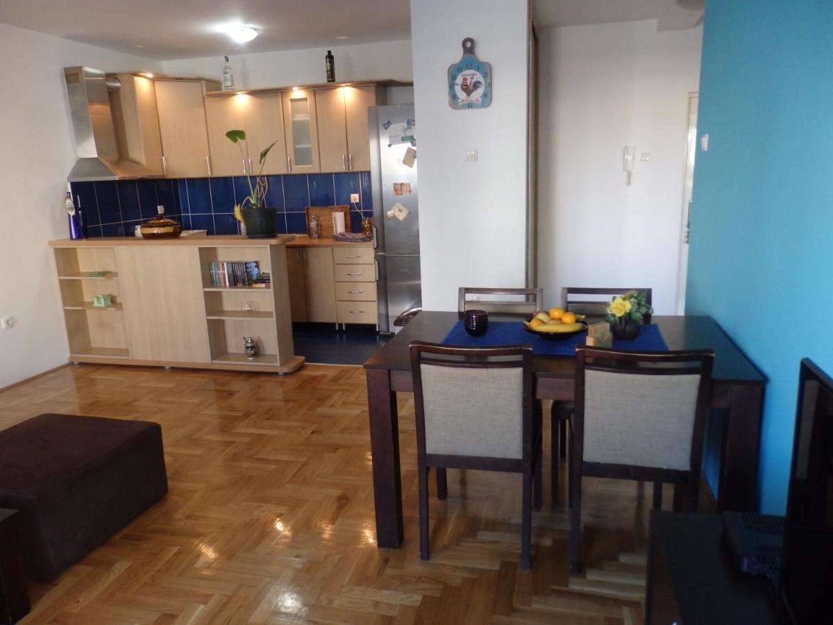 Apartment Erika 2 Novi Sad Exteriör bild